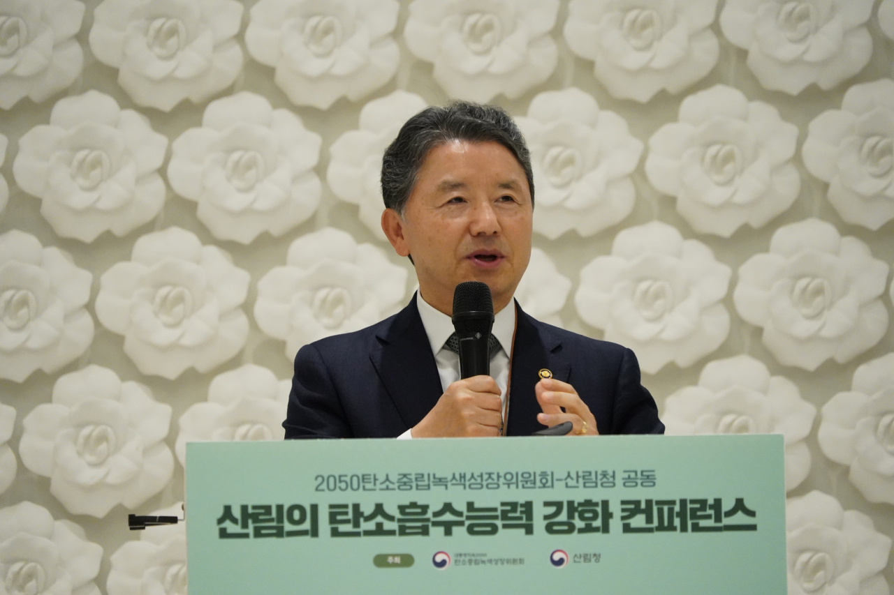 남성현산림청장이㎡ 31일 대전 KW 컨벤션에서 열린 ‘산림의 탄소흡수능력 강화 학술대회’에서 기조연설을 하고 있다.