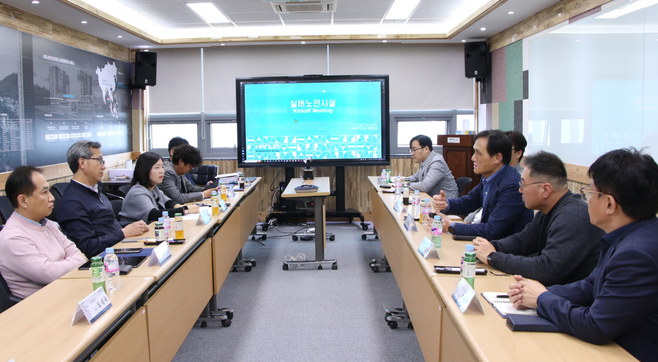 27일 서울시 중구 서소문동 한림건축그룹 본사에서 열린 ‘실버노인시설’ 간담회에서 한림건축그룹 박진순 회장이 모두 발언을 하고 있다. [한림건축그룹제공]