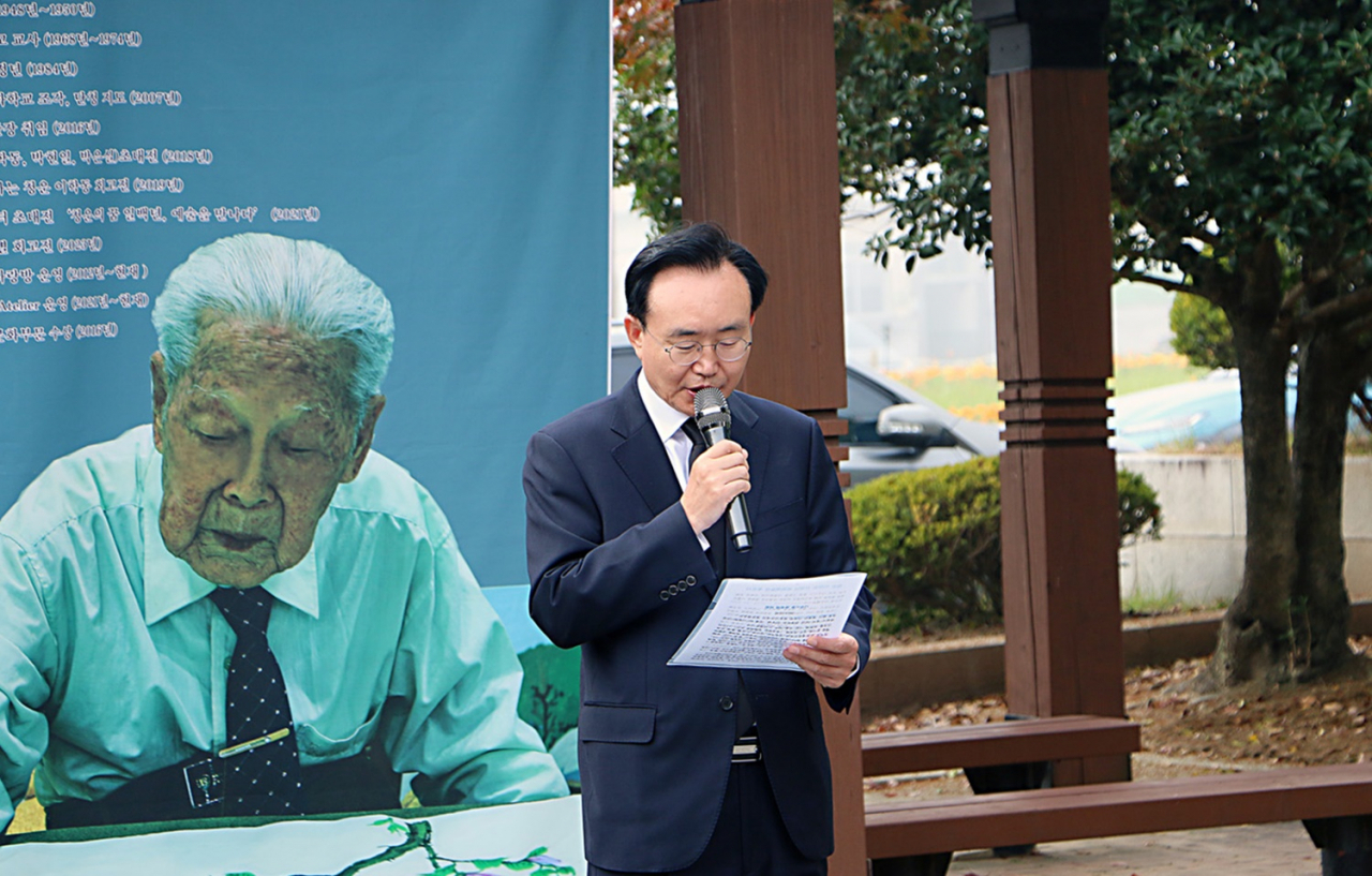 청운 이학동 화백 추모식에서 추모사를 하고 있는 윤병태나주시장㈜