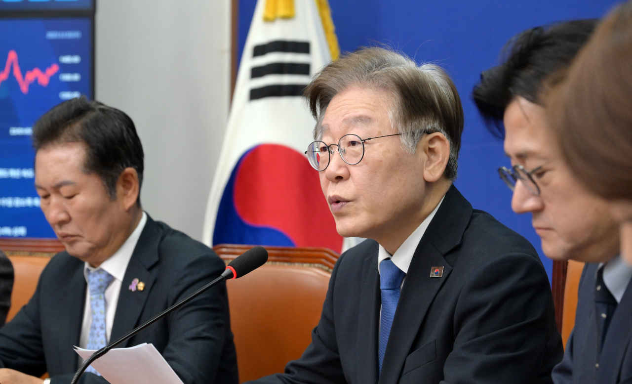 이재명 더불어민주당 대표가 1일 오전 서울 여의도 국회에서 열린 최고위원회의에 참석해 모두발언을 하고 있다. 이상섭 기자