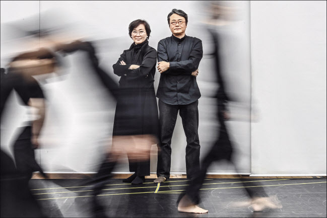 ‘ 엘리자베스 기덕’은 100년 전 키스가 그린 조선의 풍경과 그가 남긴 편지를 토대로 구성됐다. 정혜진(왼쪽) 서울시무용단 단장과 민천홍 의상 디자이너