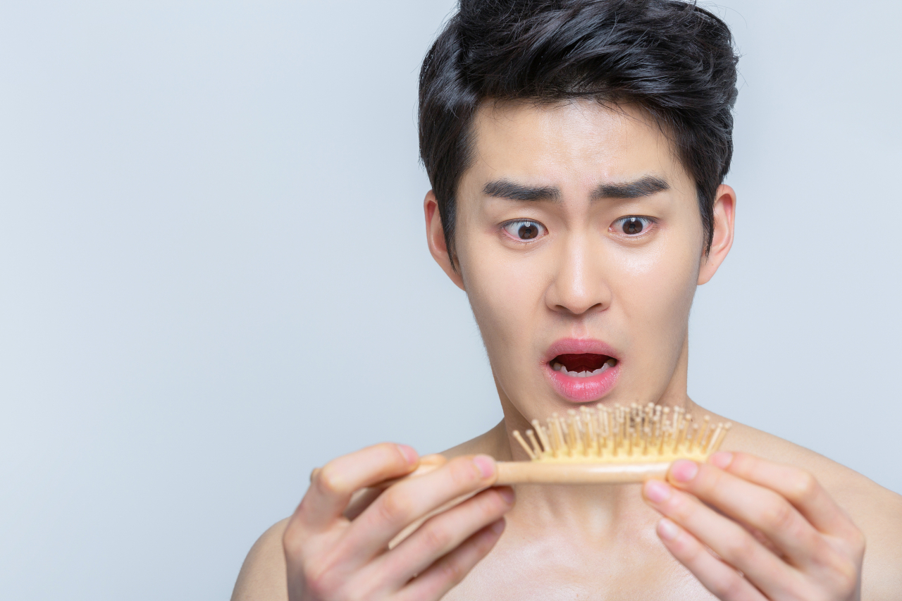 탈모에서 가장 중요한 것은 조기 치료다. 많이 진행된 탈모는 아무리 약물 치료를 해도 완전히 회복하기 어렵기 때문이다. 〈사진출처:게티이미지뱅크〉
