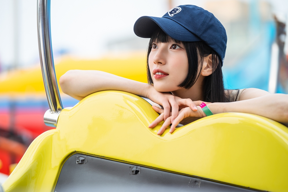 Suzy plays former K-pop superstar Doona in "Doona!" (Netflix)