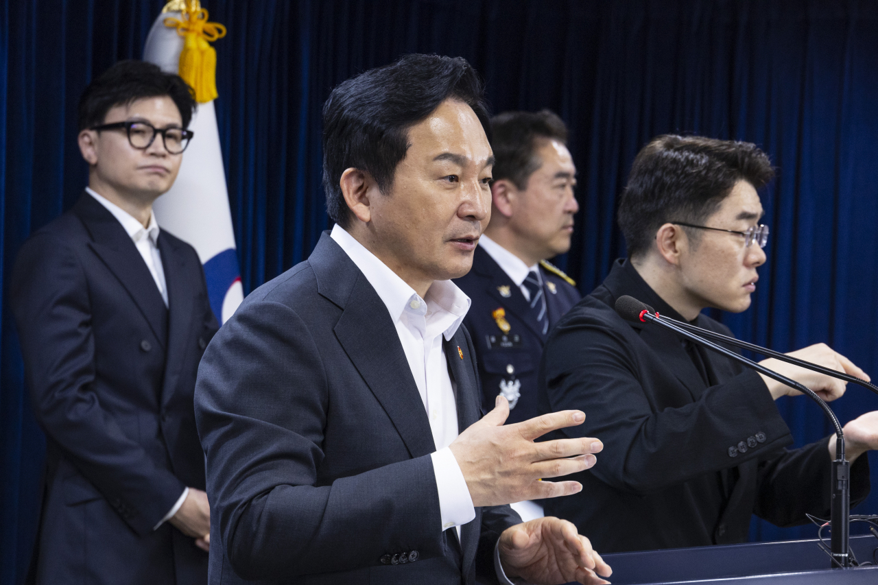 원희룡 국토교통부 장관이 1일 오후 서울 종로구 정부서울청사에서 열린 전세 사기 발본색원 및 충실한 피해 회복 지속 추진을 위한 관계부처 합동브리핑에 참석해 취재진 질문에 답하고 있다.[연합]