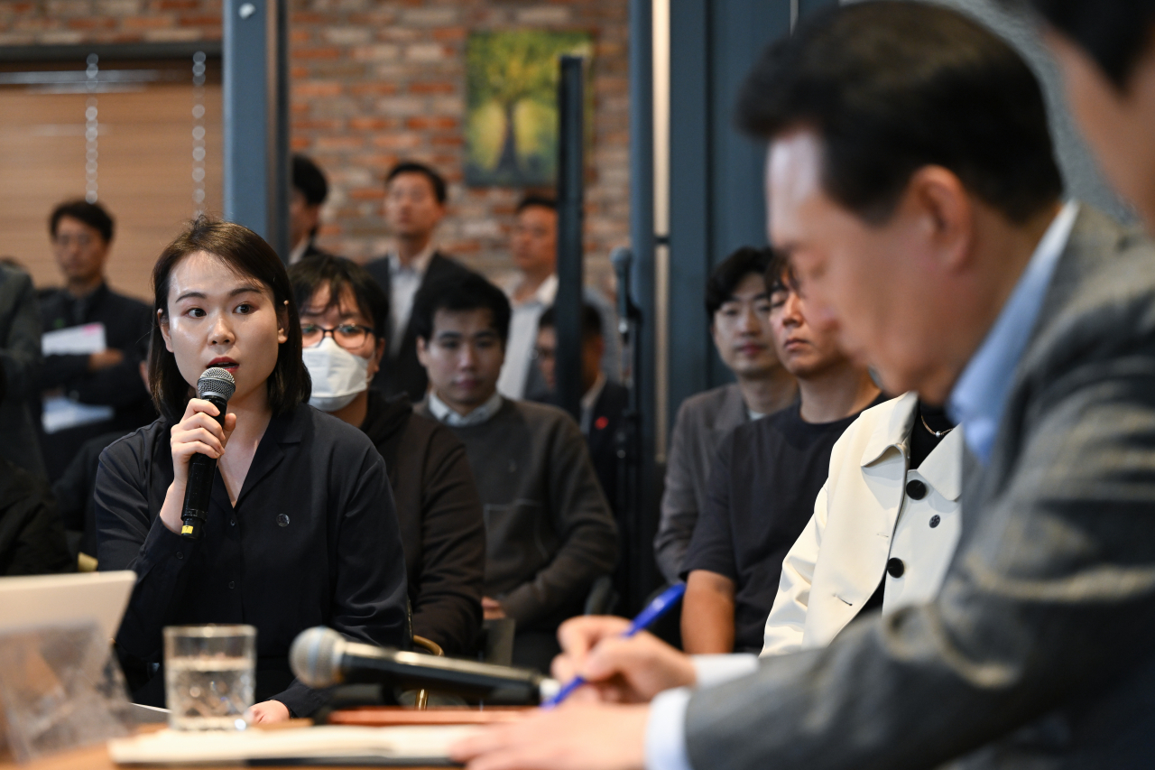 달라진 尹대통령…野엔 손내밀고 민생호소엔 즉답 ‘소통 강화’ [용산실록]