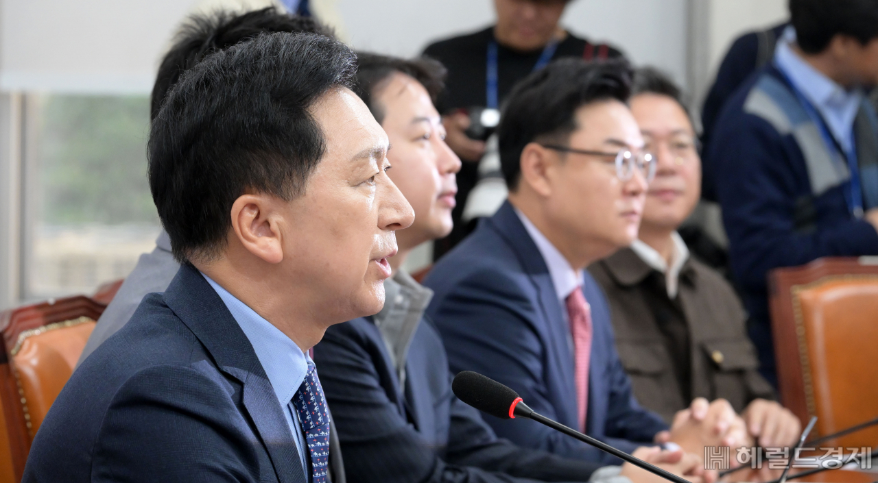 김기현 국민의힘 대표가 2일 오전 서울 여의도 국회에서 열린 최고위원회의에 참석해 모두발언을 하고 있다. 이상섭 기자