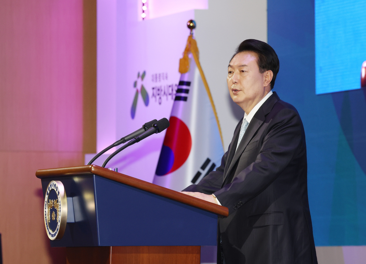 윤석열 대통령이 2일 대전시 유성구 대전컨벤션센터에서 열린 2023 지방시대 엑스포 및 지방자치·균형발전의 날 기념식에서 기념사를 하고 있다. [연합]