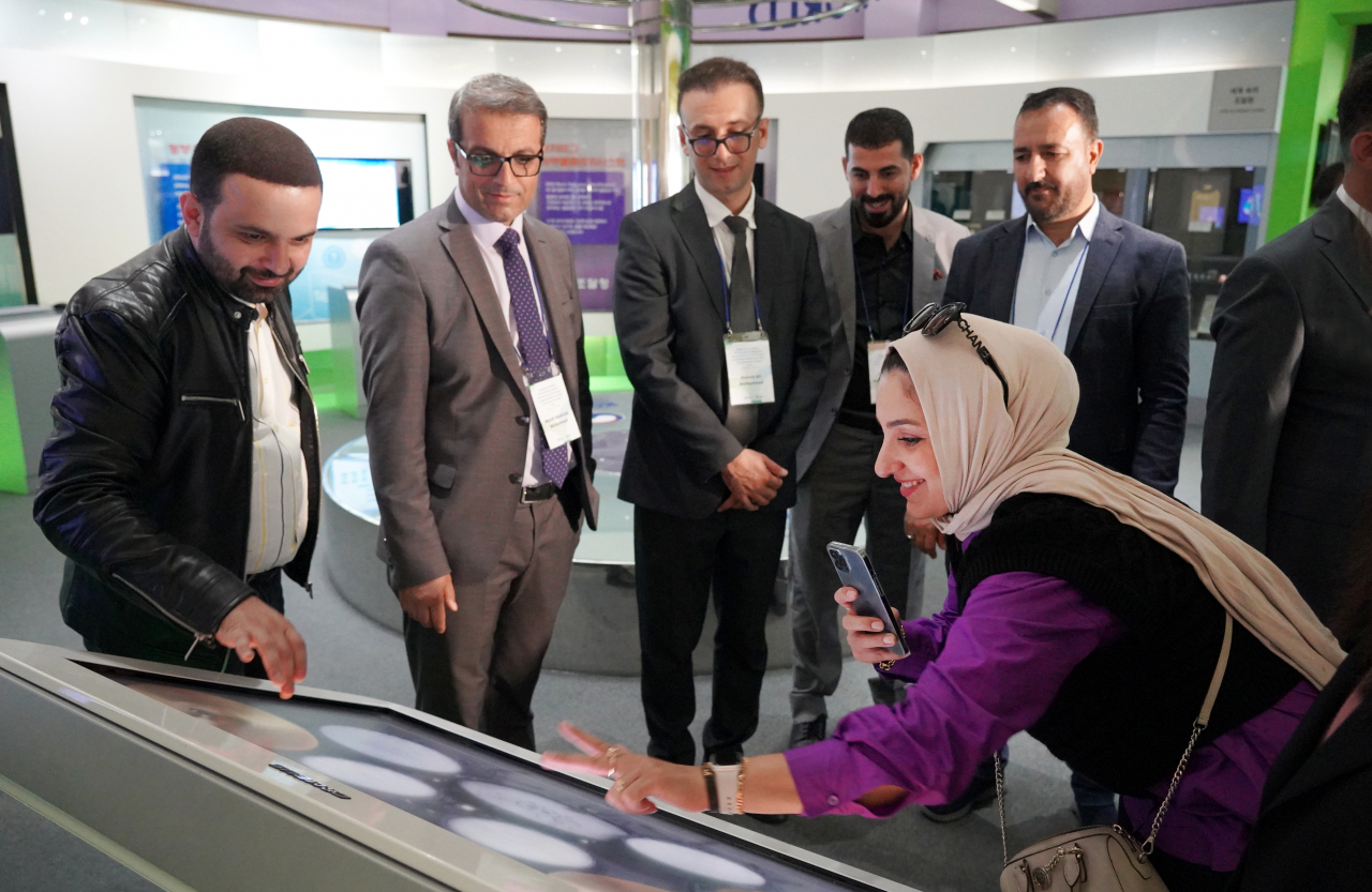 Officials from the Iraqi Kurdistan government visit the Public Procurement Service headquarters in Daejeon on Wednesday. (Yonhap)