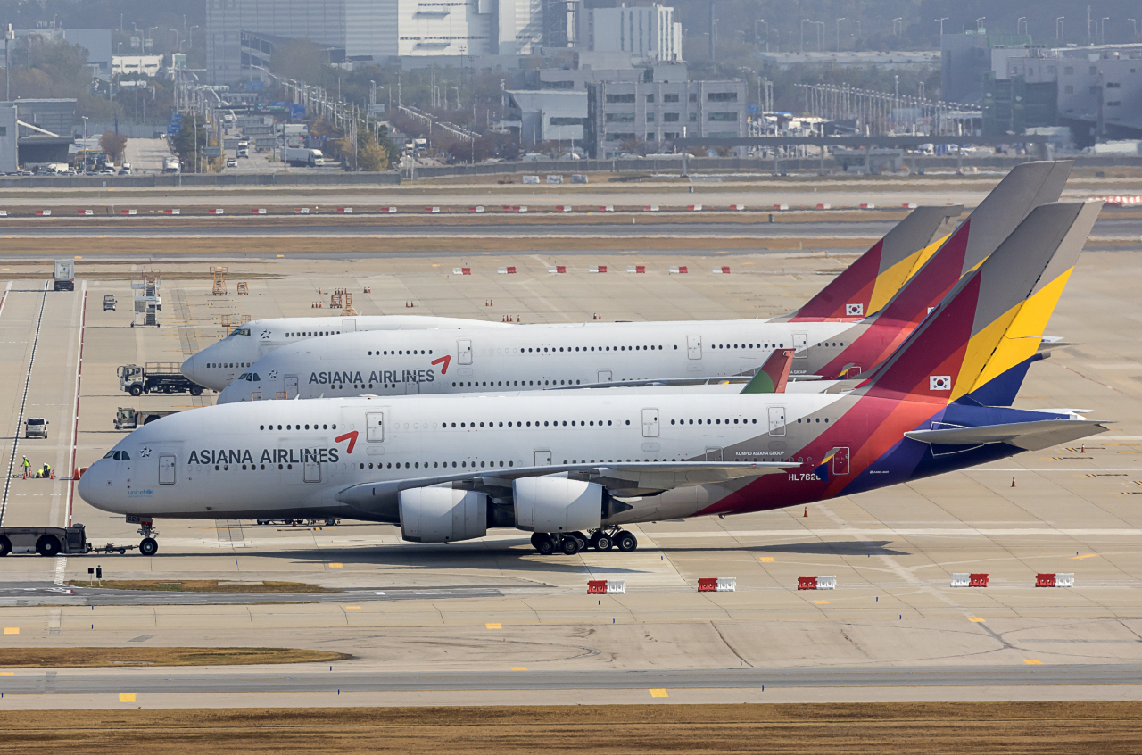 인천국제공항 계류장에 아시아나항공 여객기가 세워져 있다. [연합]