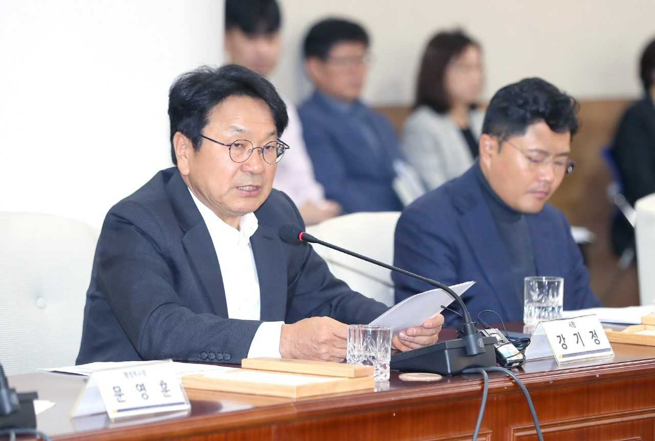 광주광역시와 광주시의회는 3일 시의회 4층 대회의실에서 강기정 시장 등 집행부 주요간부와 정무창 의장 등 광주시의회 의장단이 참석한 가운데 ‘2024년 본예산안에 대한 사전설명 및 협의를 위한 의정협의회’를 개최했다.