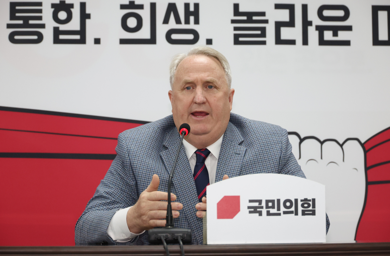 국민의힘 인요한 혁신위원장이 3일 여의도 당사에서 열린 제3차 전체회의에서 발언을 하고 있다. [연합]
