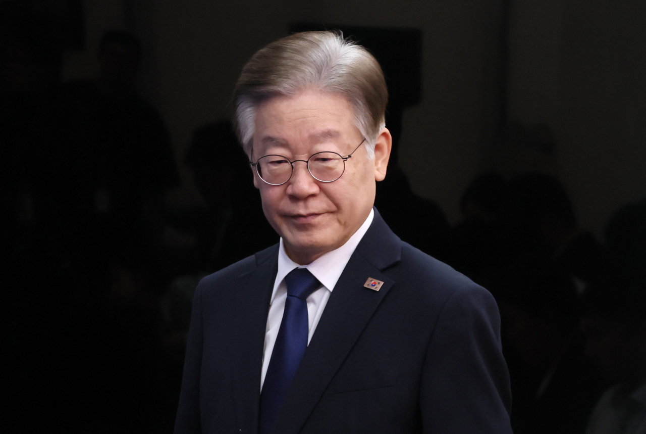 이재명 더불어민주당 대표가 3일 국회에서 열린 최고위원회의에 참석하고 있다. [연합]