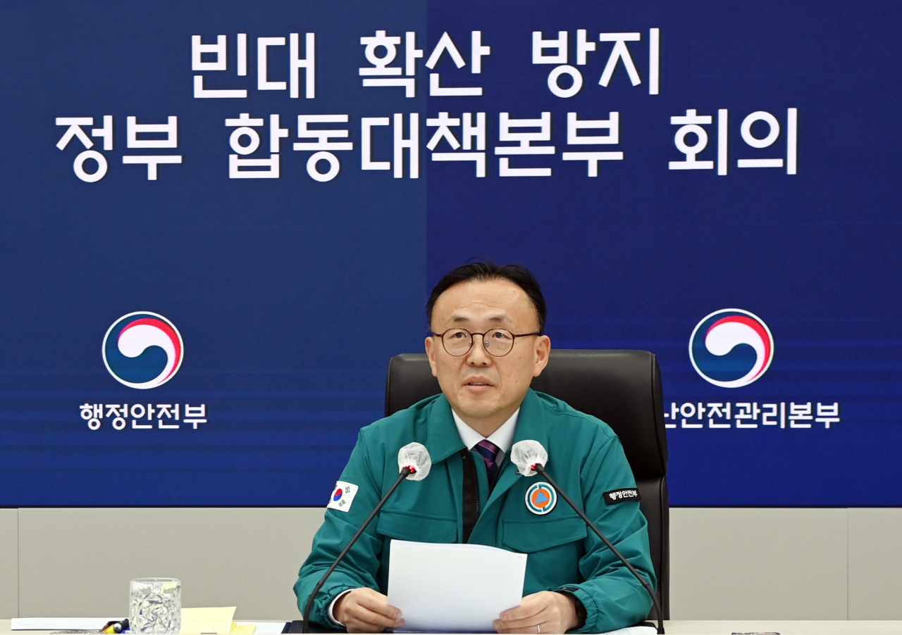 이한경 행정안전부 재난안전관리본부장이 3일 오후 정부세종청사에서 '빈대 확산방지를 위해 정부합동대책본부 첫 긴급대책회의'를 주재하고 있다. [행정안전부]