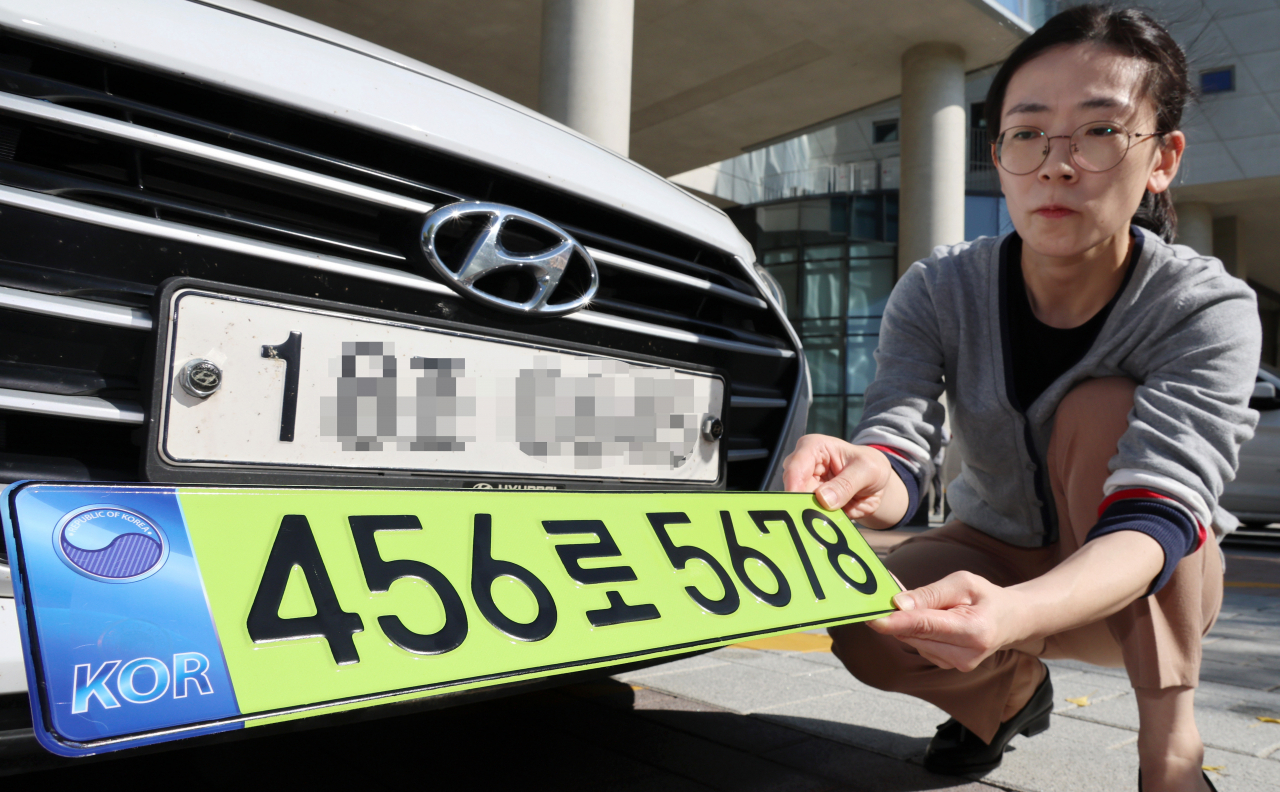 그 슈퍼카 법인차죠? ‘연두색 야광 번호판’ 설왕설래 [여車저車]