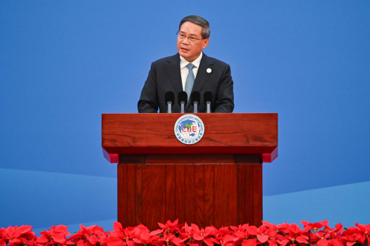리창 중국 총리가 5일 상하이에서 열린 제6회 중국 국제수입박람회(CIIE) 개막식에서 연설하고 있다. [AFP]