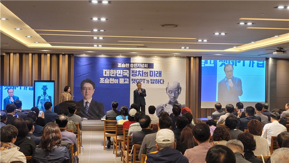 이해찬 전 더불어민주당 대표가 5일 서울 금천구 홈플러스에서 열린 조승현 민주당 국민소통위원회 수석상임부위원장 출판기념회에서 축사하고 있다. [조승현 부위원장 제공]