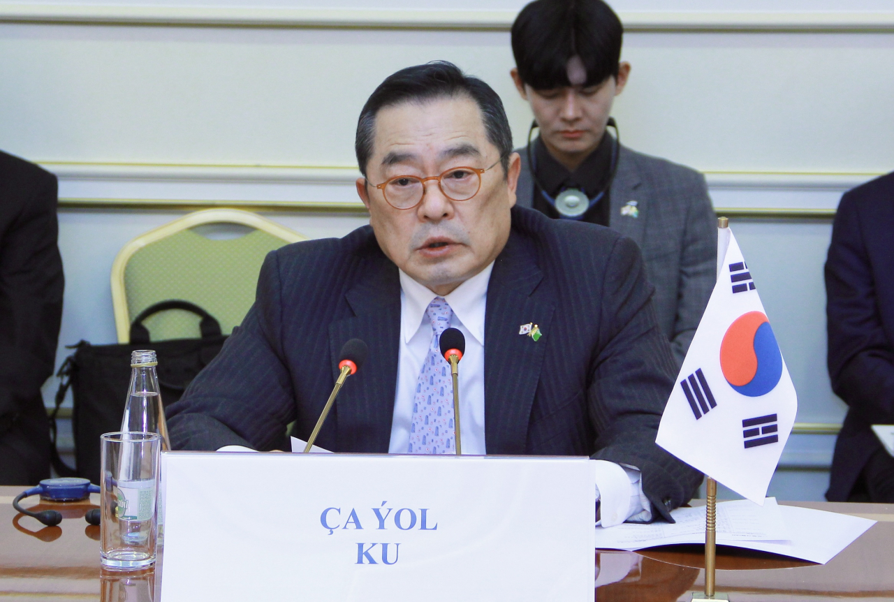 구자열 한국무역협회 회장이 지난 2일(현지시각) 투르크메니스탄 아시가바트에서 개최한 '제5차 한-투르크메니스탄 비즈니스 협의회'에서 인사말을 하는 모습. [한국무역협회 제공]