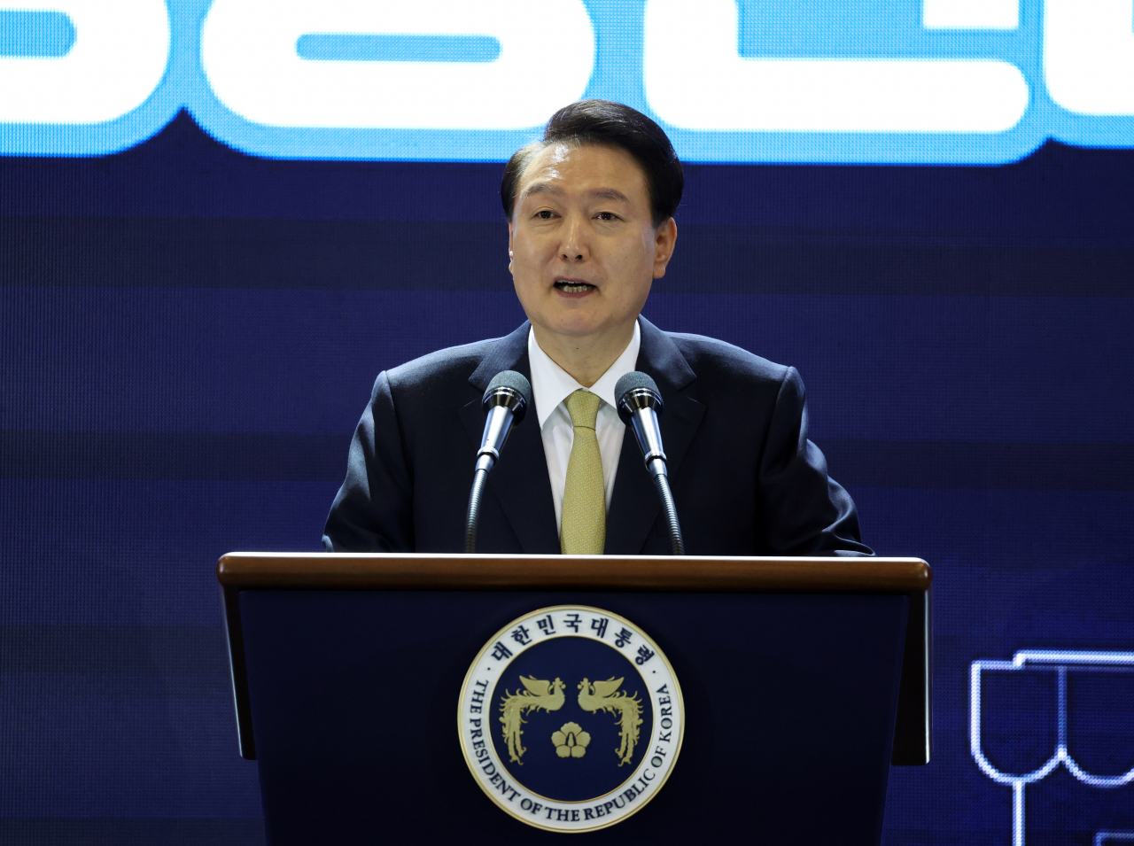 윤석열 대통령이 지난 3일 경기도 고양시 킨텍스에서 열린 2023 대한민국 소상공인대회 개막식에서 격려사를 하고 있다. [연합]