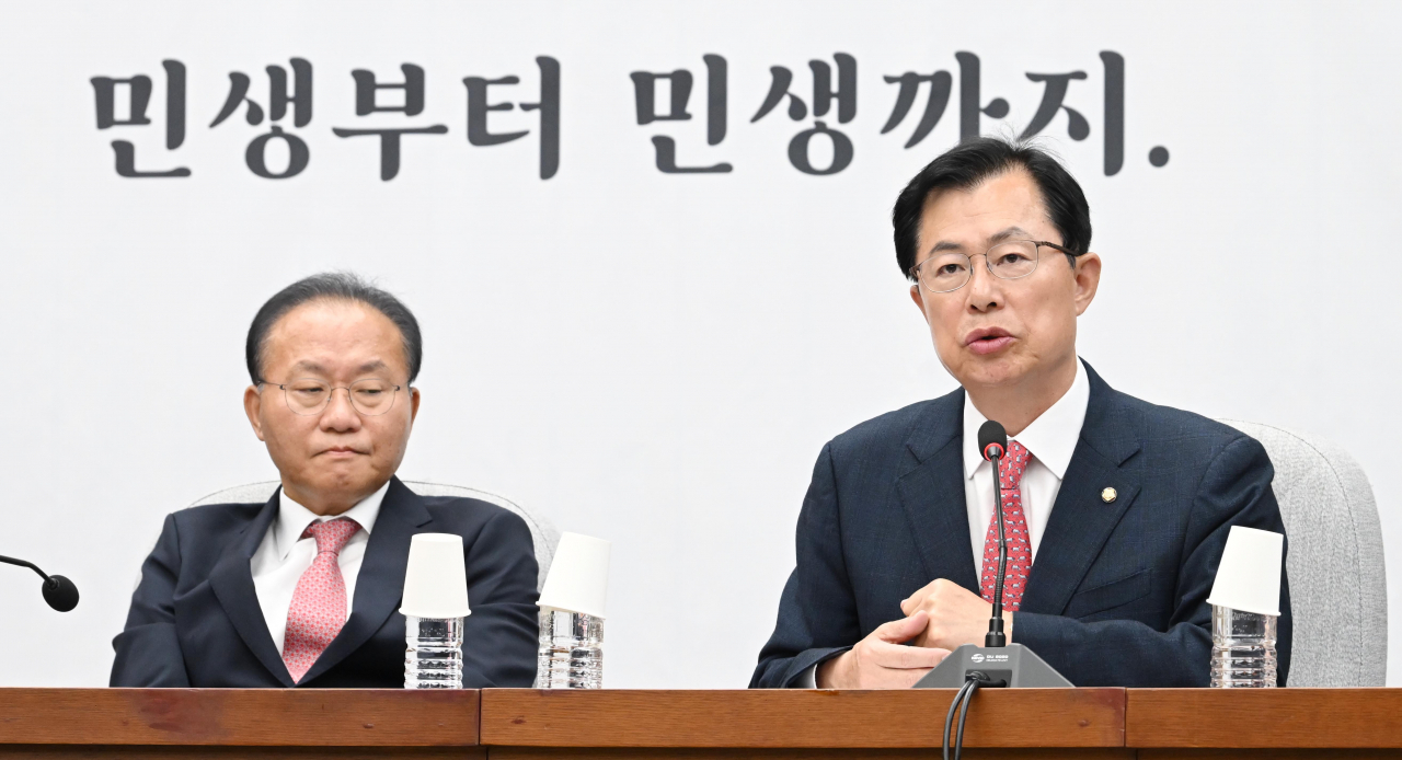 국민의힘 총선기획단 단장을 맡은 이만희 사무총장(왼쪽). 이상섭 기자