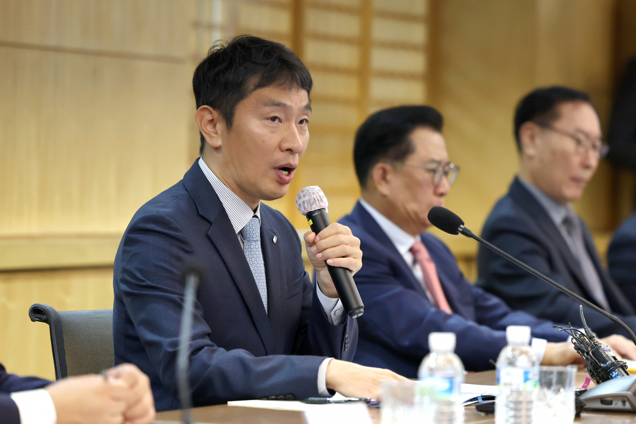 이복현 금융감독원장이 6일 서울 서대문구 한국공인회계사회에서 열린 금융감독원장-회계법인 CEO 간담회에서 발언하고 있다. 연합뉴스