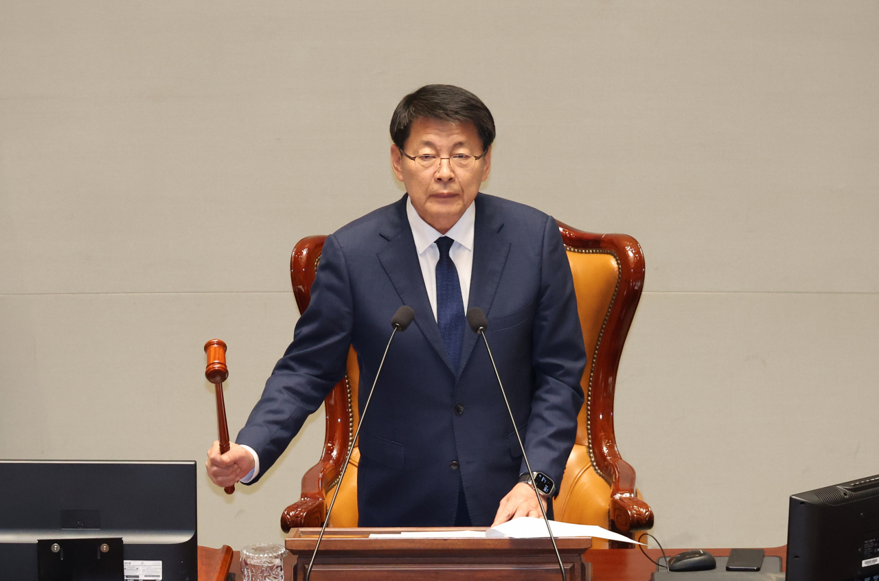 1일 국회에서 열린 예산결산특별위원회 전체회의에서 서삼석 위원장이 의사봉을 두드리고 있다.[연합]