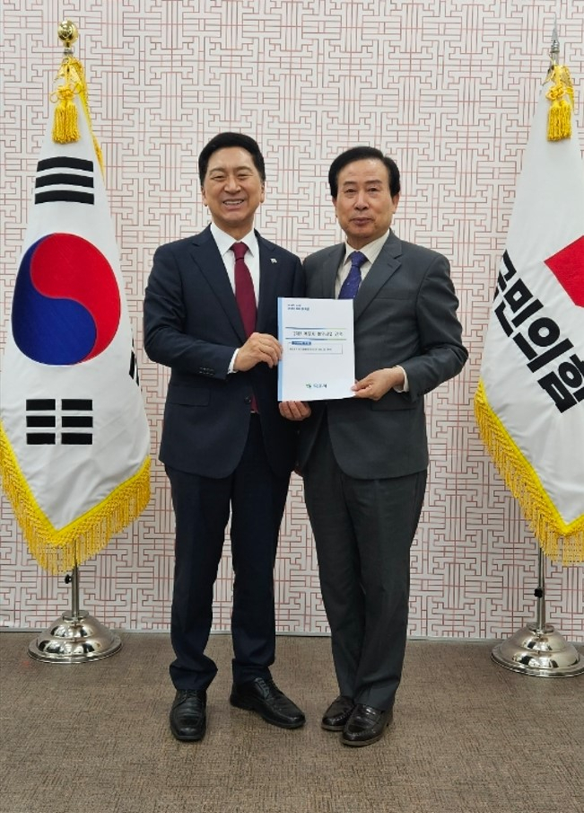 박홍률목포시장은 6일 김기현 국민의 힘 대표를 만나 지역 현안 사업을 설명했다고 밝혔다