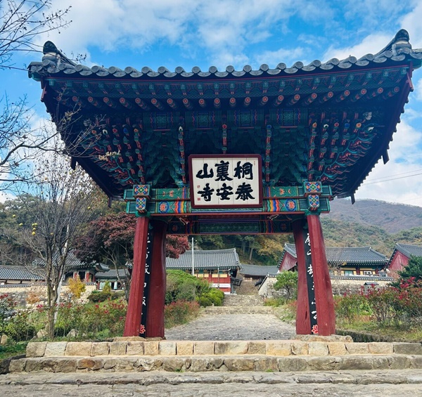 태안사 일주문.