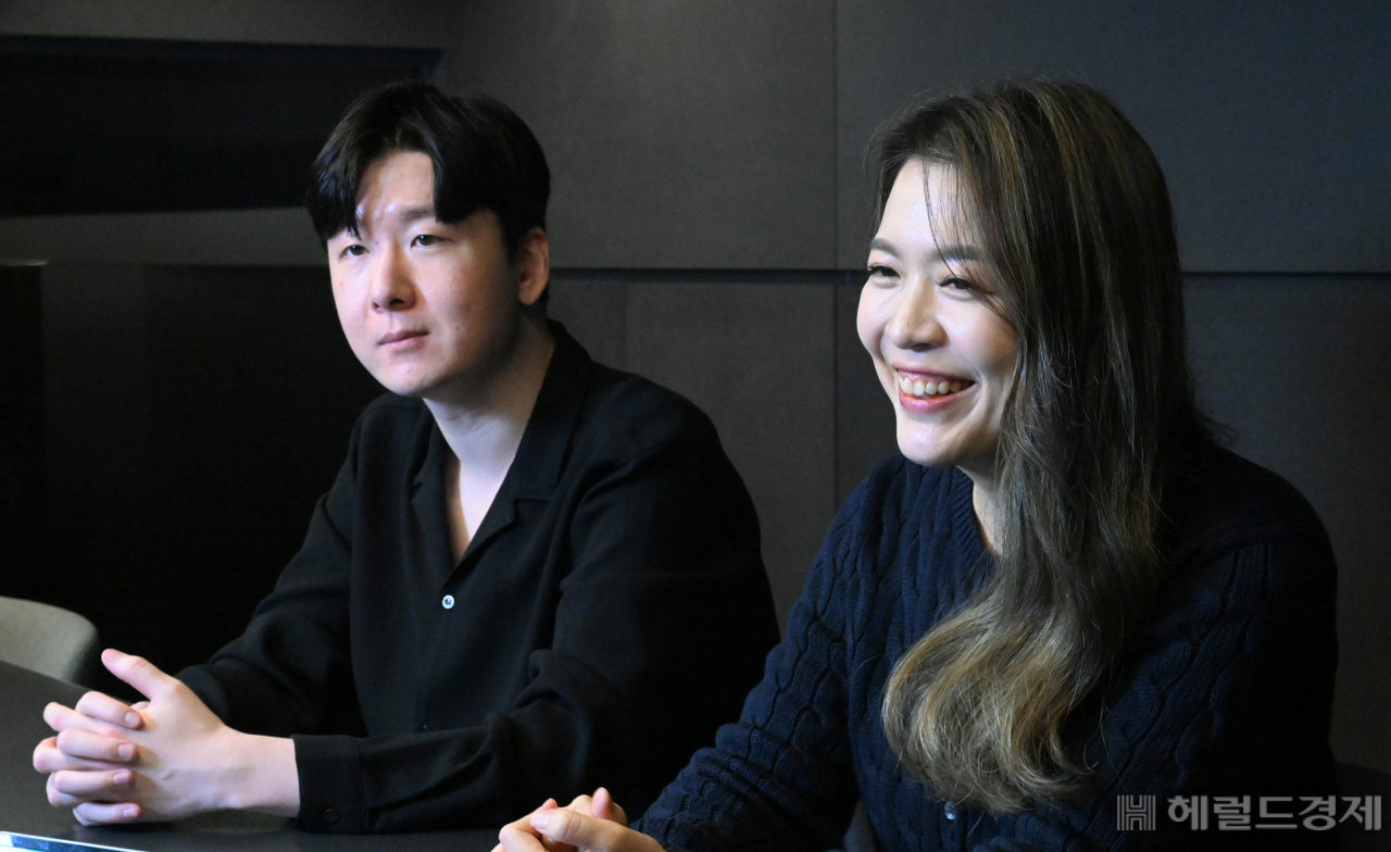 최순범(왼쪽) 오드아이 대표와 가수 박새별이 지난 1일 서울 강남구 안테나 사옥에서 헤럴드경제와 인터뷰를 하고 있다. 임세준 기자