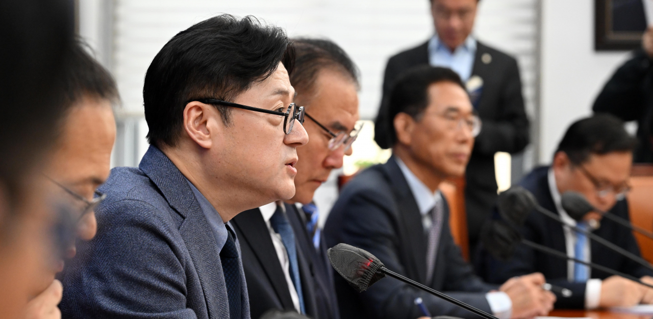 홍익표 더불어민주당 원내대표가 7일 오전 서울 여의도 국회에서 열린 원내대책회의에 참석해 모두발언을 하고 있다. 이상섭 기자