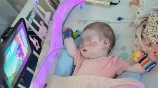 태어난 지 8개월 된 영국 여자아이 인디 그레고리다 [AP=연합뉴스]