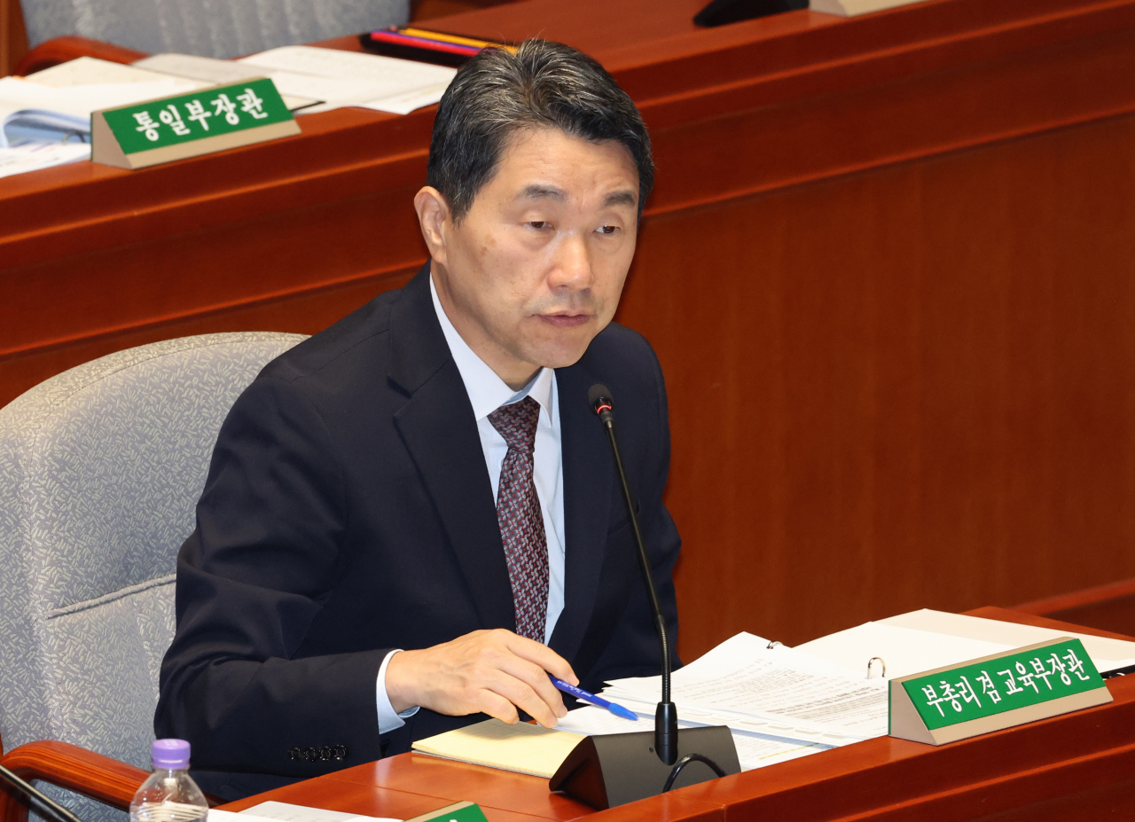 이주호 사회부총리가 7일 국회 예산결산특별위원회 전체회의에서 답변하고 있다. [연합]
