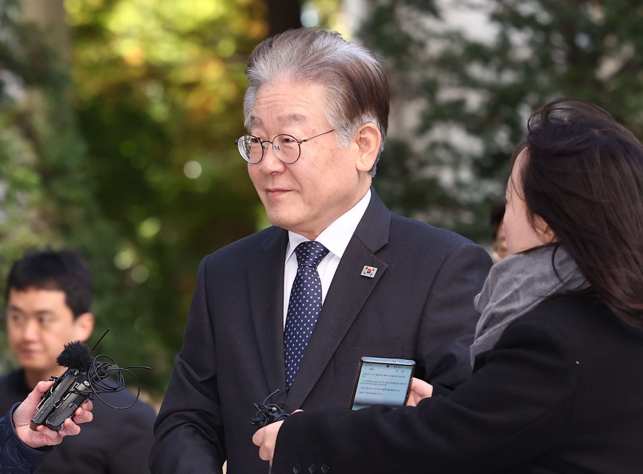 더불어민주당 이재명 대표가 7일 서울중앙지법에서 열린 '대장동 배임·성남FC 뇌물' 관련 1심 5회 공판에 출석하고 있다. [연합]