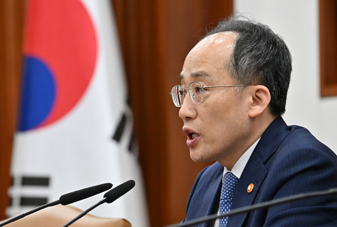 추경호 경제부총리 겸 기획재정부 장관이 8일 서울 종로구 정부서울청사에서 열린 비상경제장관회의 겸 수출투자대책회의에 참석해 모두발언을 하고 있다. 임세준 기자