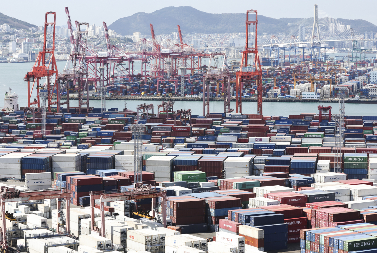 A port in the southeastern city of Busan. (Yonhap)