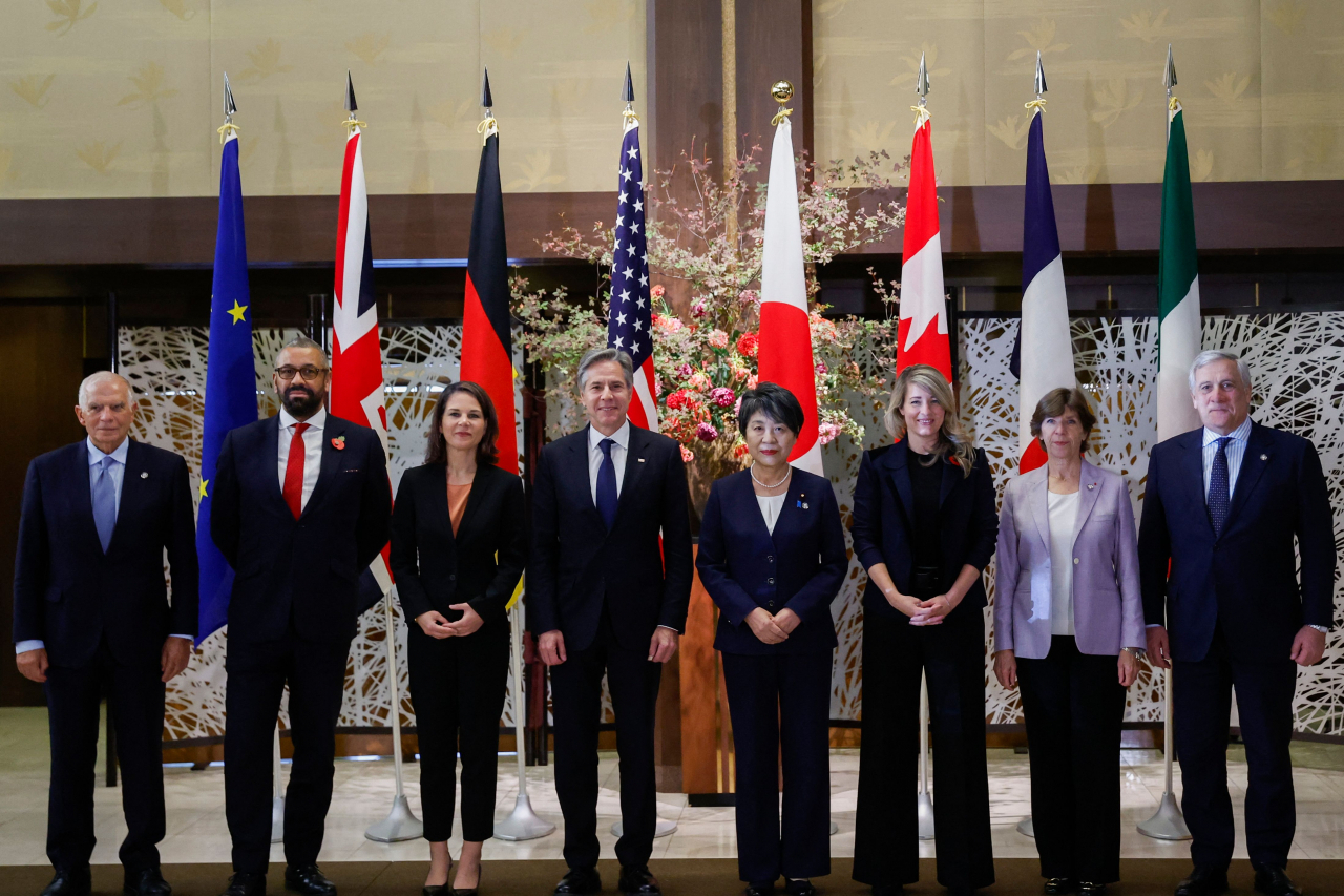 8일(현지시간) 일본 도쿄에서 주요7개국(G7) 외교장관들이 기념사진을 촬영하고 있다. [AFP]