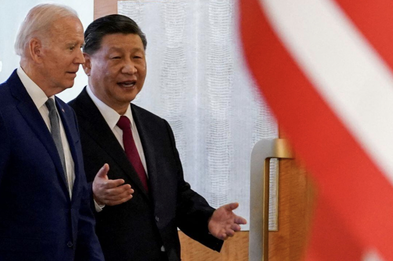 지난해 11월 인도네시아 발리 주요20개국(G20) 정상회의를 계기로 만난 조 바이든 미국 대통령과 시진핑 중국 국가주석이 이야기를 나누고 있다. [로이터]
