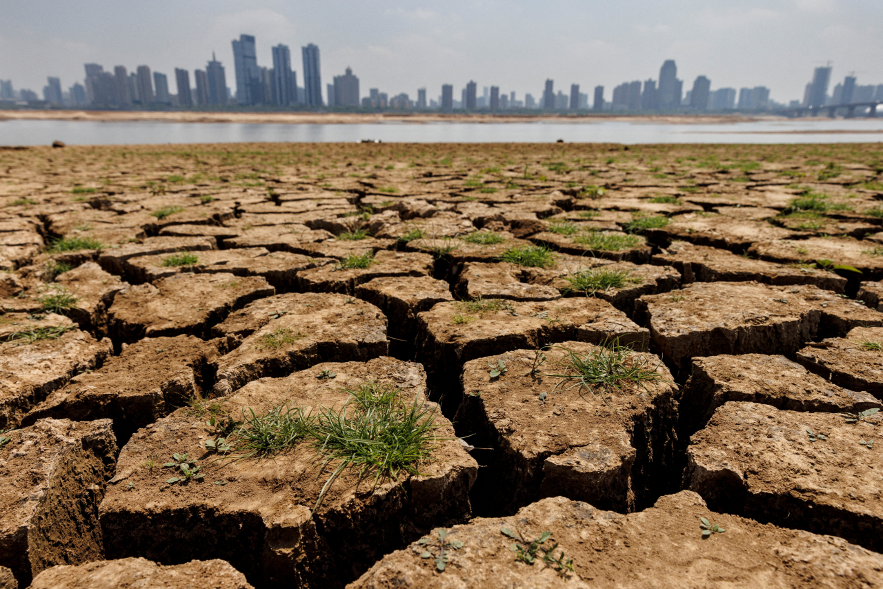Cracks run through the partially dried-up river bed of the Gan River, a tributary to Poyang Lake during a regional drought in Nanchang, Jiangxi province, China, August 28, 2022. (Reuters-Yonhap)