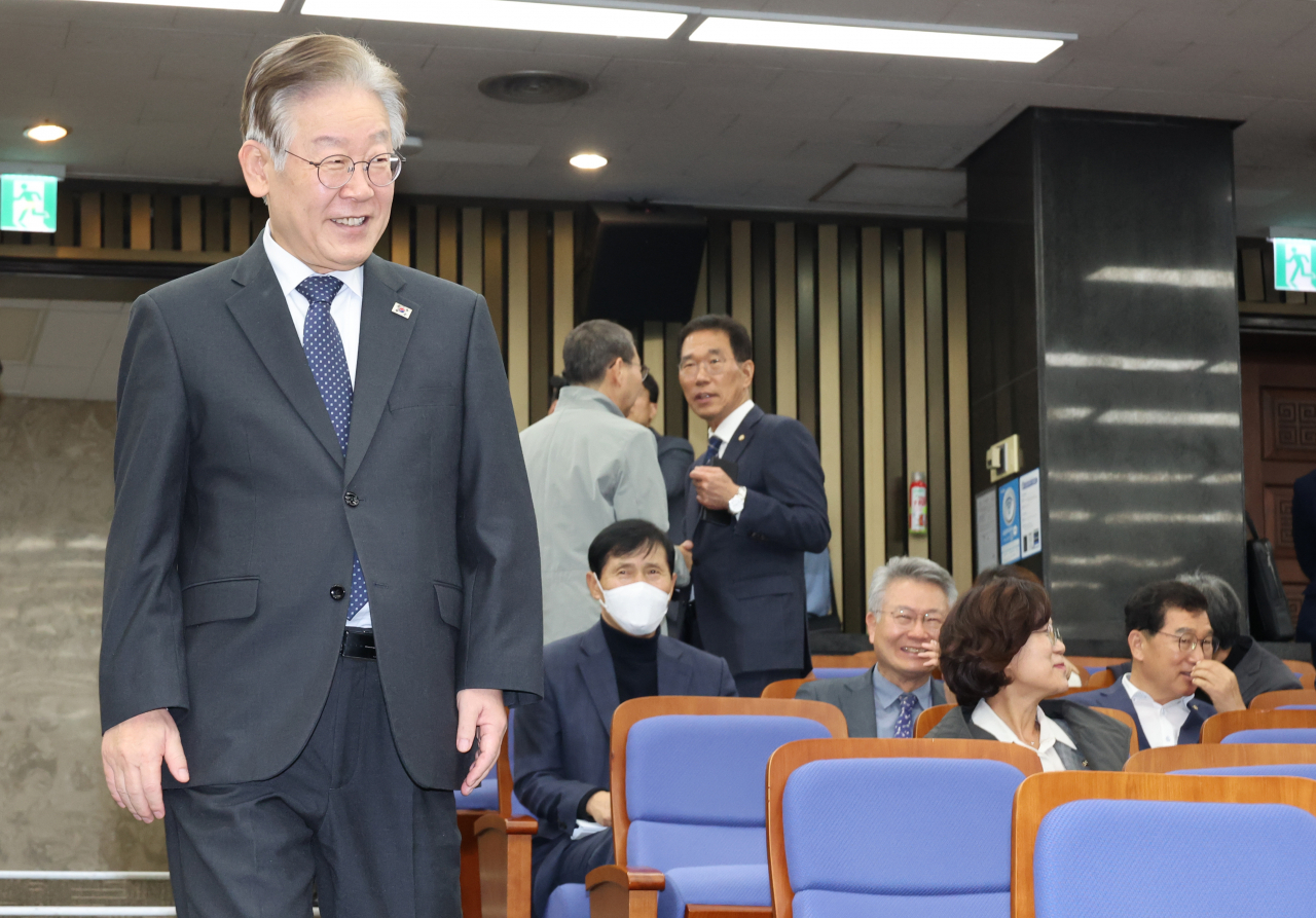 이재명 더불어민주당 대표가 8일 국회에서 열린 의원총회에 참석하고 있다. [연합]