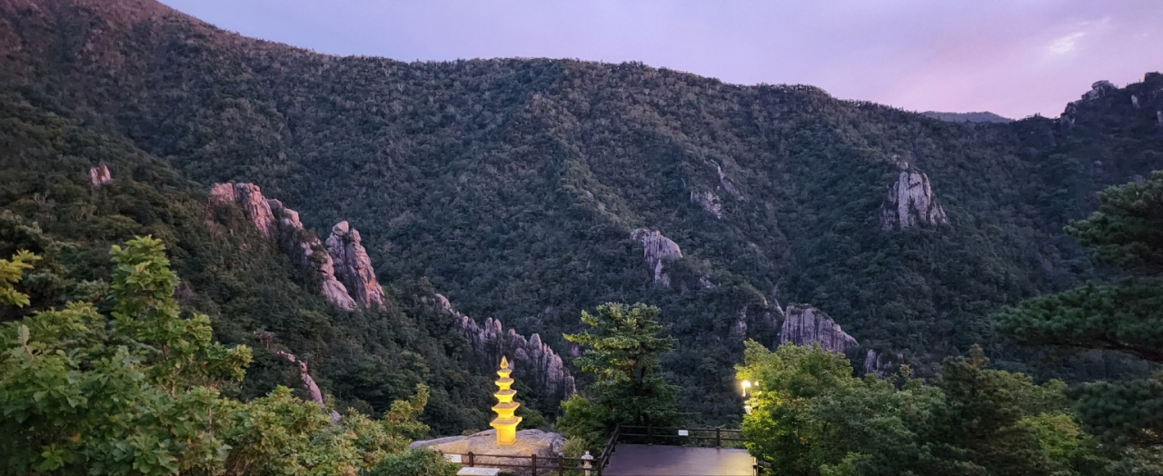 봉정암 사리탑 전망대에서 내려다본 설악산 절경
