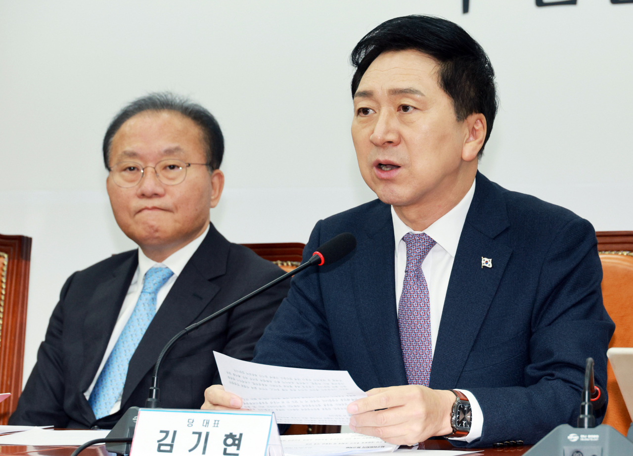 김기현 국민의힘 대표가 9일 오전 국회에서 열린 최고위원회의에서 발언하고 있다. 왼쪽은 윤재옥 원내대표. [연합]