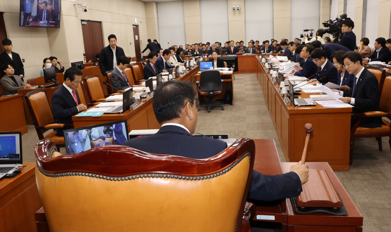 1일 국회 행정안전위원회에서 전체회의를 하고 있다. [연합]