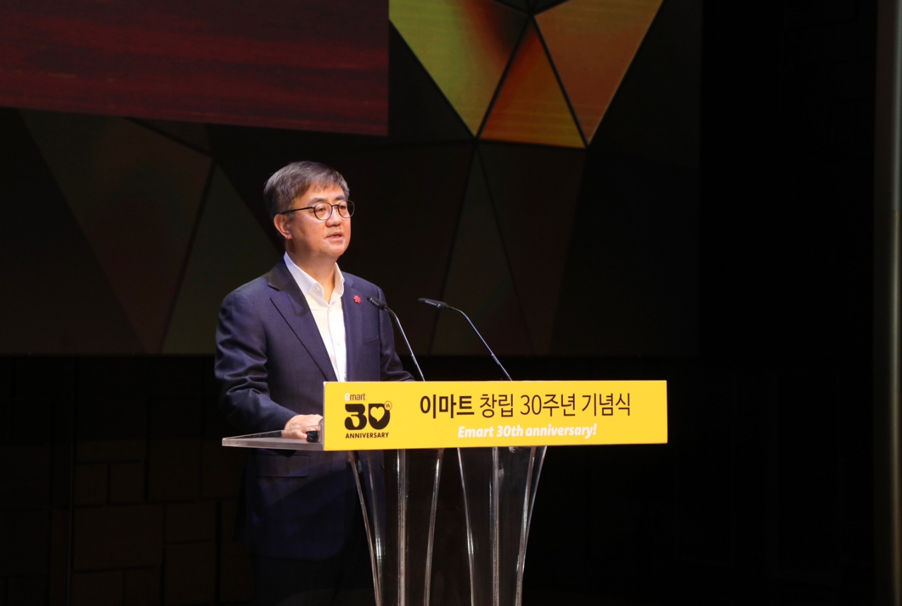 한채양 이마트 대표가 9일 창립 30주년 기념식에서 발언하고 있다. [이마트 제공]