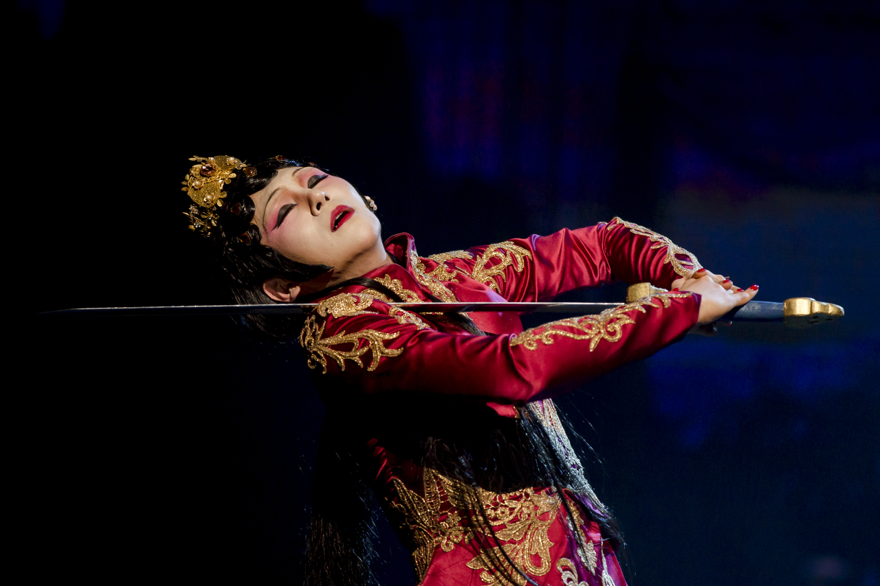 Pansori singer Kim Jun-soo performs as Woo Hee in “Farewell My Concubine.” (National Theater of Korea)