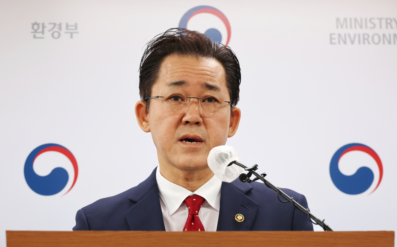 임상준 환경부 차관이 지난 7일 오전 세종시 정부세종청사에서 지난해 11월 시행된 일회용품의 규제 계도기간 종료에 따른 향후 관리방안을 설명하고 있다. [연합]