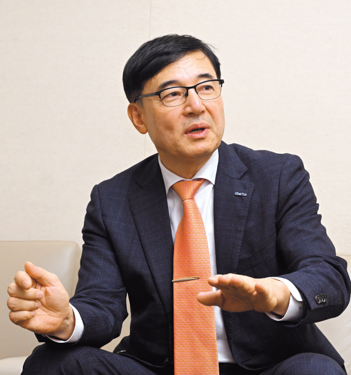 박석회 에코프로씨엔지 대표이사는 헤럴드경제와의 인터뷰에서 “이차전지 산업 관련 새로운 먹거리로 재활용 사업이 주목받고 있지만, 우리 기업들은 각종 규제 탓에 글로벌 경쟁사들과 제대로 된 경쟁조차 못하는 실정”이라고 지적했다. 임세준 기자