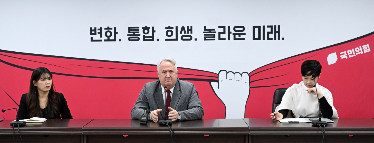인요한 국민의힘 혁신위원장이 9일 서울 여의도 국민의힘 중앙당사에서 열린 국민과 함께 혁신위원회 전체회의에서 발언하고 있다. 이상섭 기자