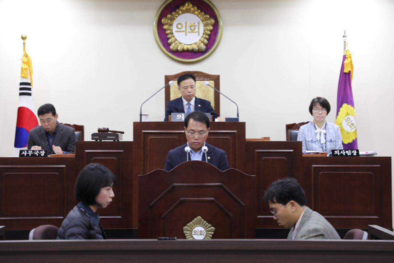 김태식 부산 북구의회 부의장이 지난 10일 북구의회 제267회 2차 정례회에서 5분 자유발언을 통해 공동주택 입주민의 개인정보보호 대책 수립을 촉구하고 있다. [사진=부산 북구의회]