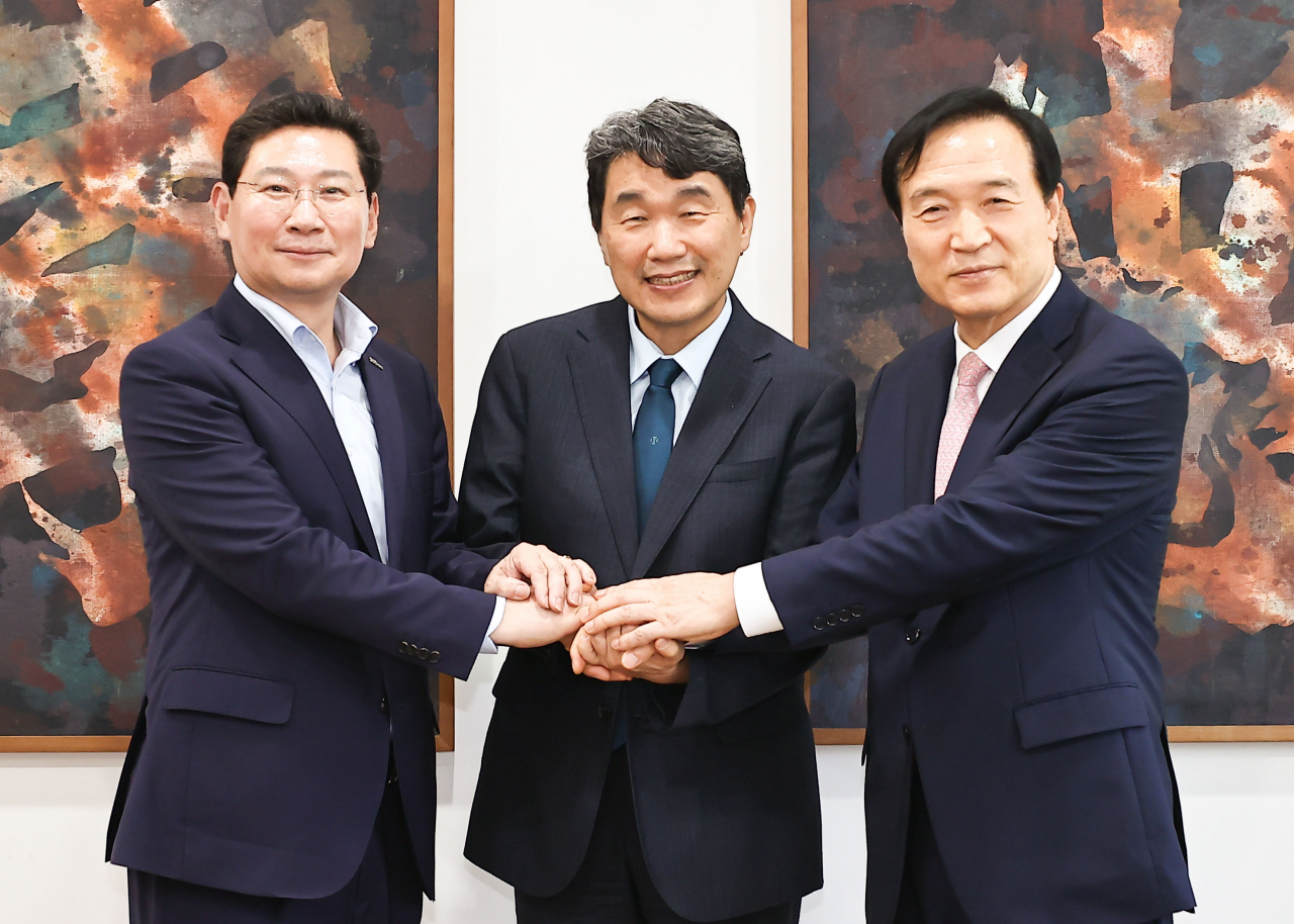 이상일 시장과 임태희 교육감이 이주호 사회부총리 겸 교육부장관을 만나 용인 교육 발전에 필요한 지원을 요청했다.