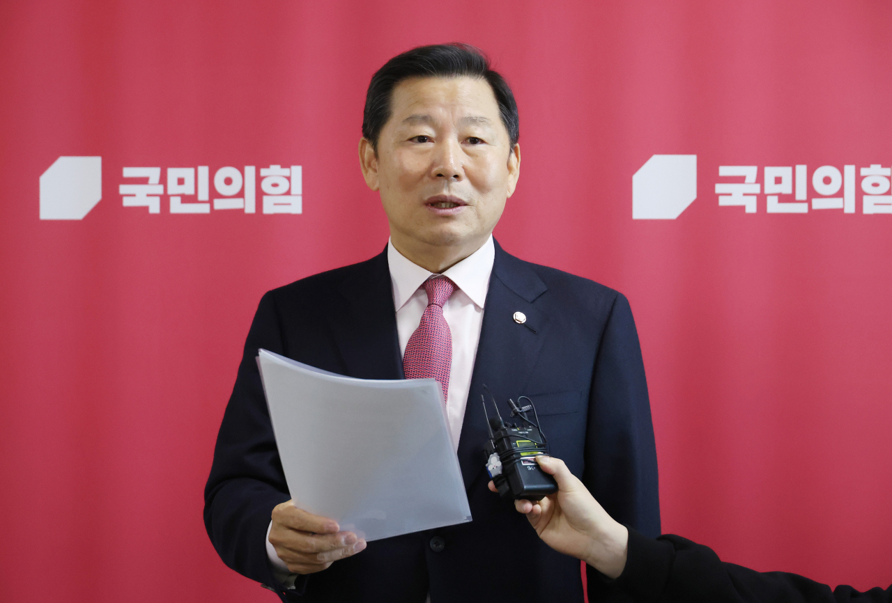 이철규 국민의힘 인재영입위원장이 지난달 13일 국회에서 인재 영입 관련 브리핑을 하고 있다. [연합]