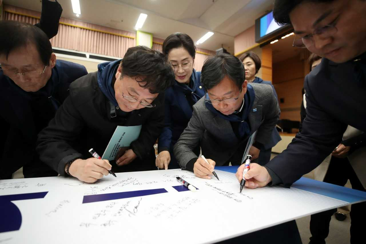 박병규 광산구청장이 13일 광산구청 윤상원홀에서 열린 ‘광주송정역세권 발전 범시민운동본부’ 출범식에 참석했다.